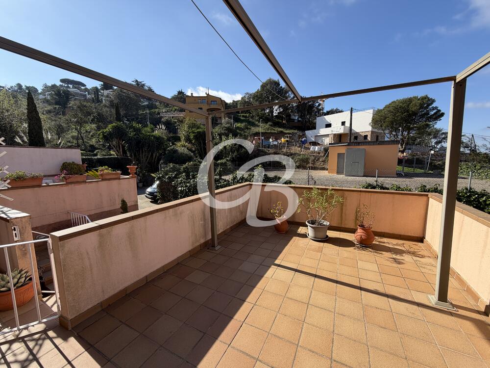 A2150 CASA ADOSSADA AMB JARDÍ, TERRASSA I AMPLI GARATGE A BEGUR Casa de pueblo Centre Begur