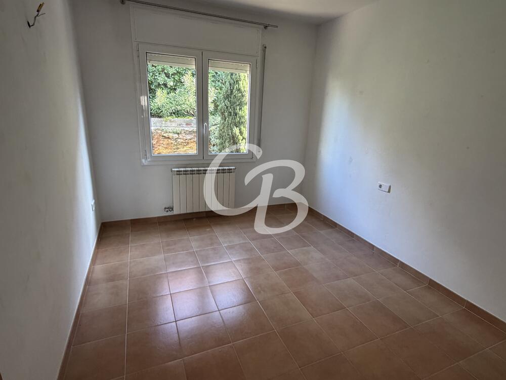 A2150 CASA ADOSSADA AMB JARDÍ, TERRASSA I AMPLI GARATGE A BEGUR Casa de pueblo Centre Begur