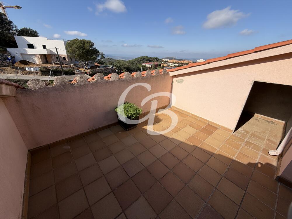 A2150 CASA ADOSSADA AMB JARDÍ, TERRASSA I AMPLI GARATGE A BEGUR Casa de pueblo Centre Begur