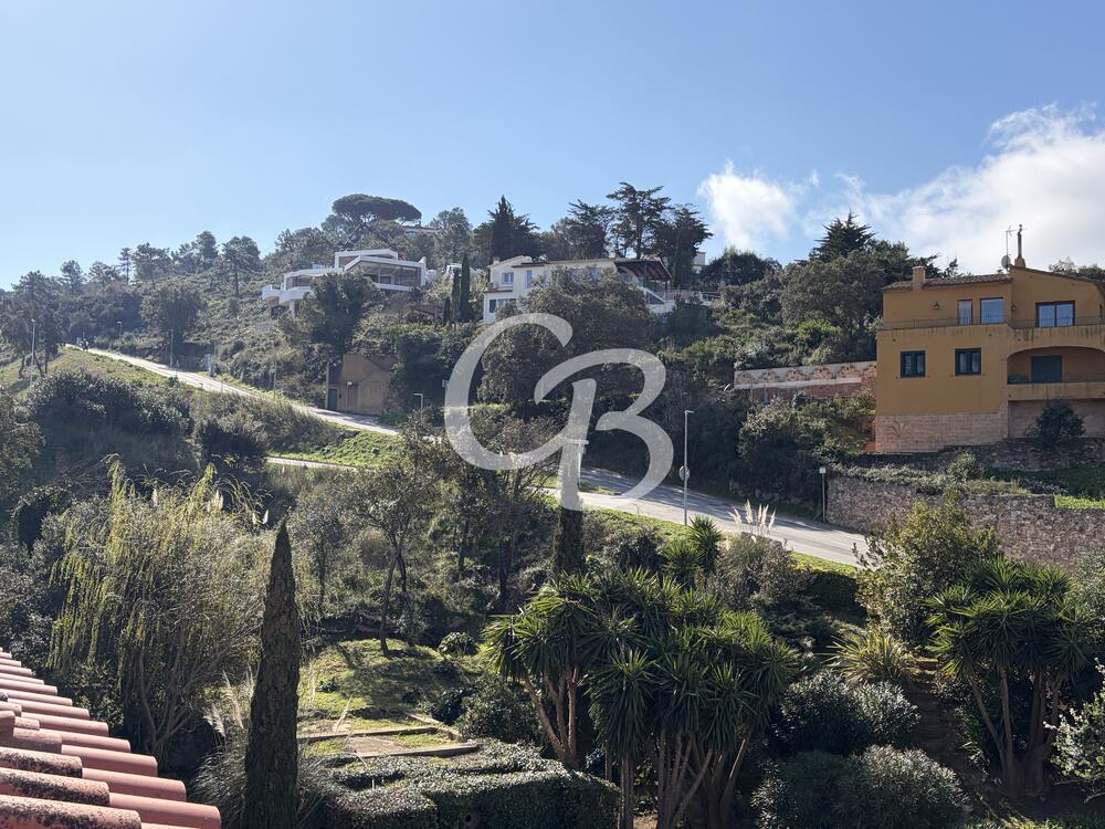 A2150 CASA ADOSSADA AMB JARDÍ, TERRASSA I AMPLI GARATGE A BEGUR Casa de pueblo Centre Begur