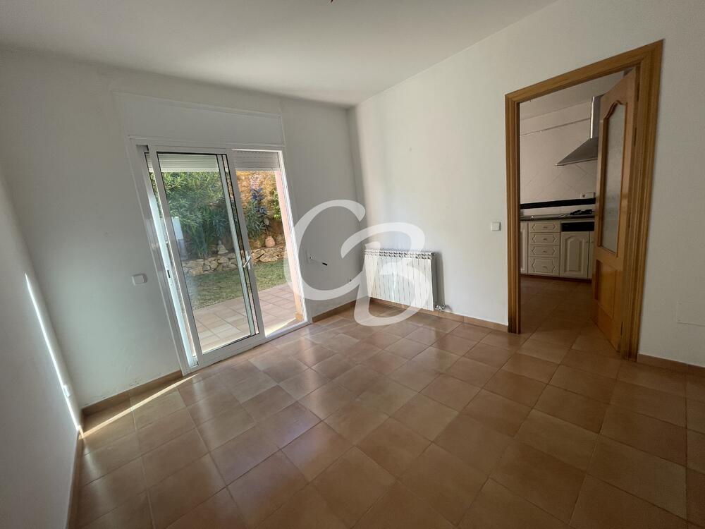 A2150 CASA ADOSSADA AMB JARDÍ, TERRASSA I AMPLI GARATGE A BEGUR Casa de pueblo Centre Begur