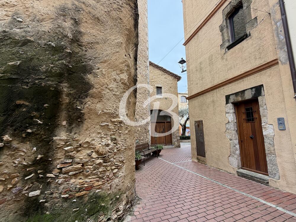 LL07 LOCAL COMERCIAL SITUAT AL CENTRE DE BEGUR Espai comercial Centre Begur
