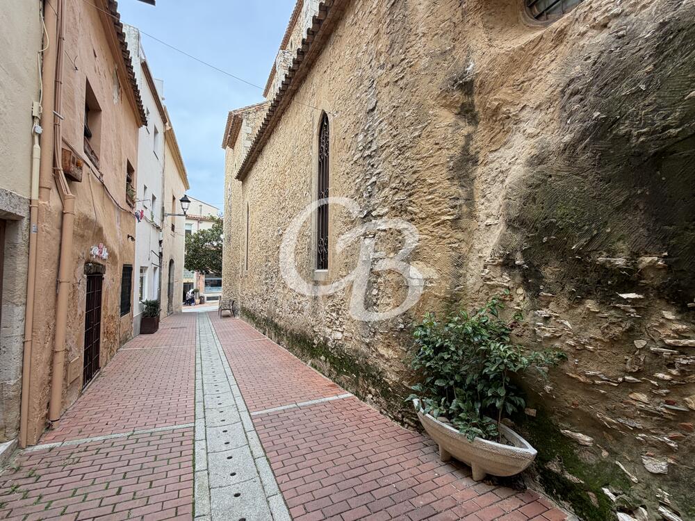 LL07 LOCAL COMERCIAL SITUAT AL CENTRE DE BEGUR Espai comercial Centre Begur