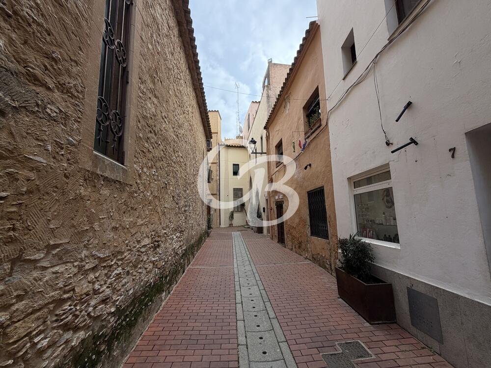 LL07 LOCAL COMERCIAL SITUAT AL CENTRE DE BEGUR Espai comercial Centre Begur