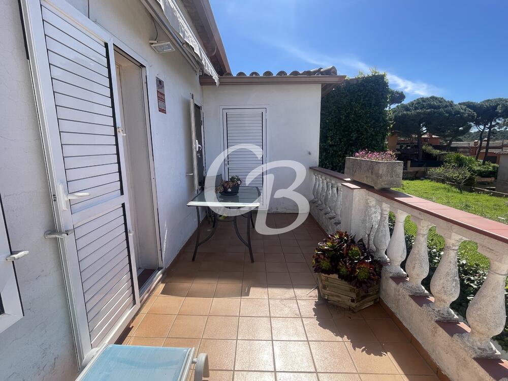1105 APARTAMENT AMB AMPLI JARDÍ I GARATGE SITUAT A BEGUR AMB VISTES AL CASTELL DE BEGUR Piso Sa Fontansa Begur