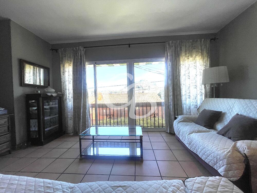 1105 APARTAMENT AMB AMPLI JARDÍ I GARATGE SITUAT A BEGUR AMB VISTES AL CASTELL DE BEGUR Piso Sa Fontansa Begur