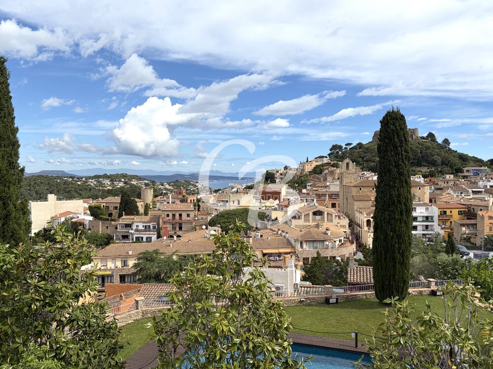 1107 APARTAMENT PER REFORMAR SITUAT AL CENTRE DE BEGUR Apartamento Centre Begur
