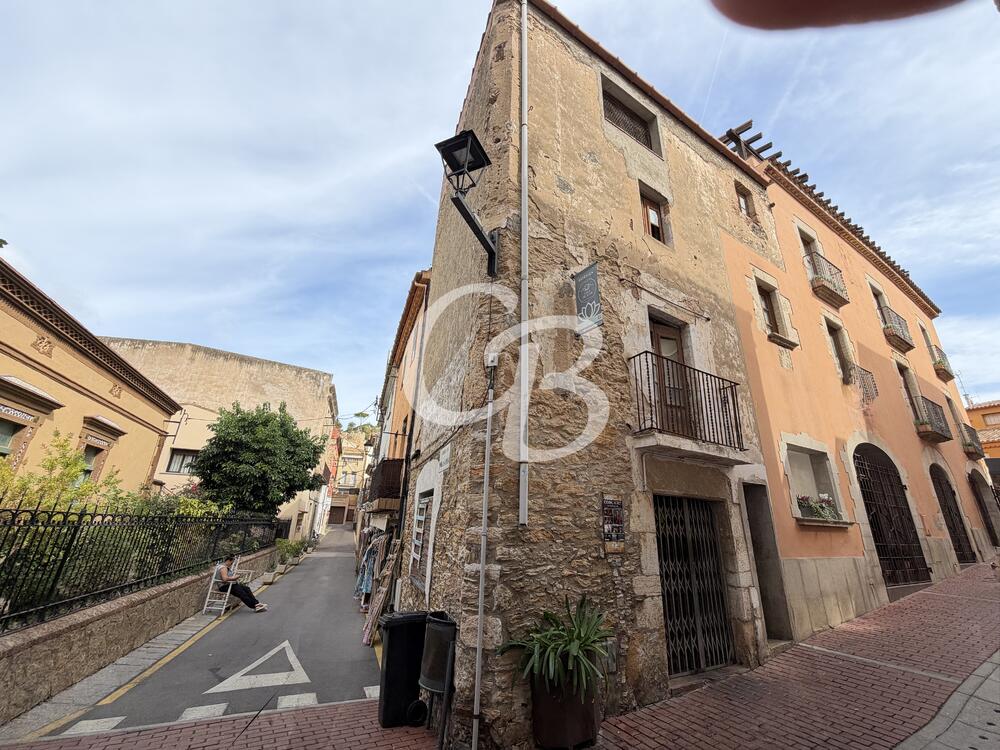LL08 LOCAL EN LLOGUER SITUAT AL CENTRE DE BEGUR Espacio comercial Centre Begur