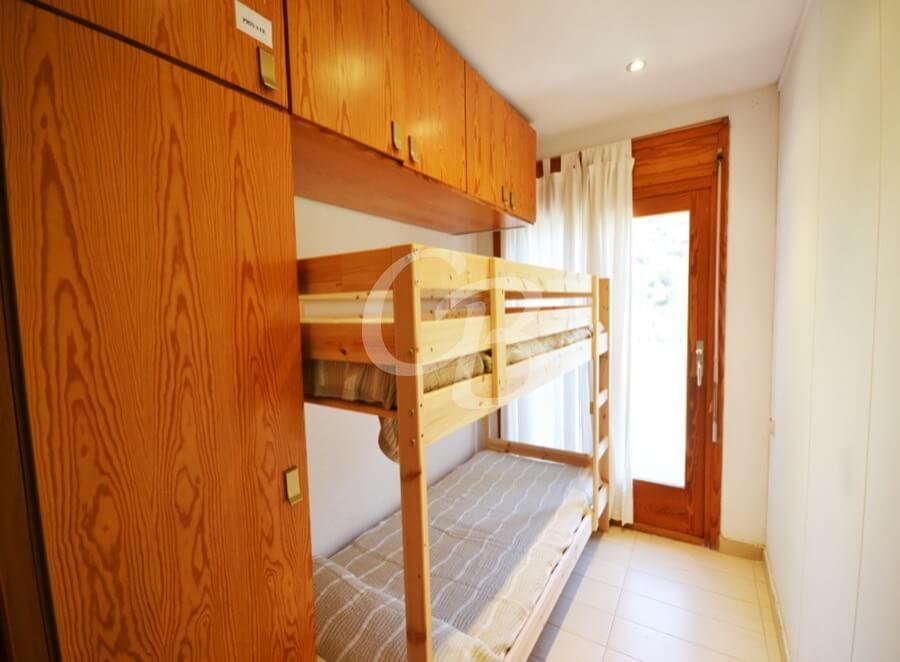 305 Apartment for rent in Sa Tuna. Capacity 4 people. Parking.